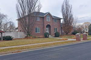 View of front of home featuring a front lawn