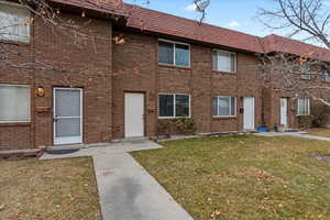 View of front of home featuring a front lawn