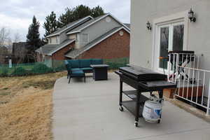 View of patio / terrace featuring an outdoor living space