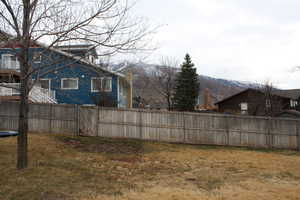 View of yard featuring a mountain view