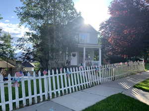 View of front of property featuring a front lawn and covered porch