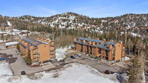 Snowy aerial view featuring a mountain view