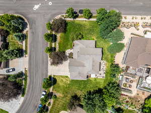 Birds eye view of property