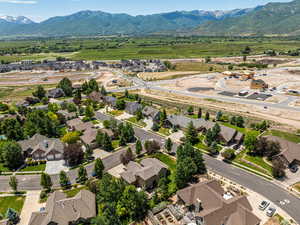 Aerial view with a mountain view