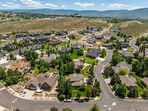 Aerial view with a mountain view