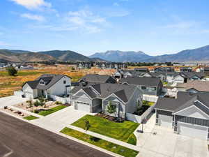 Drone / aerial view featuring a mountain view