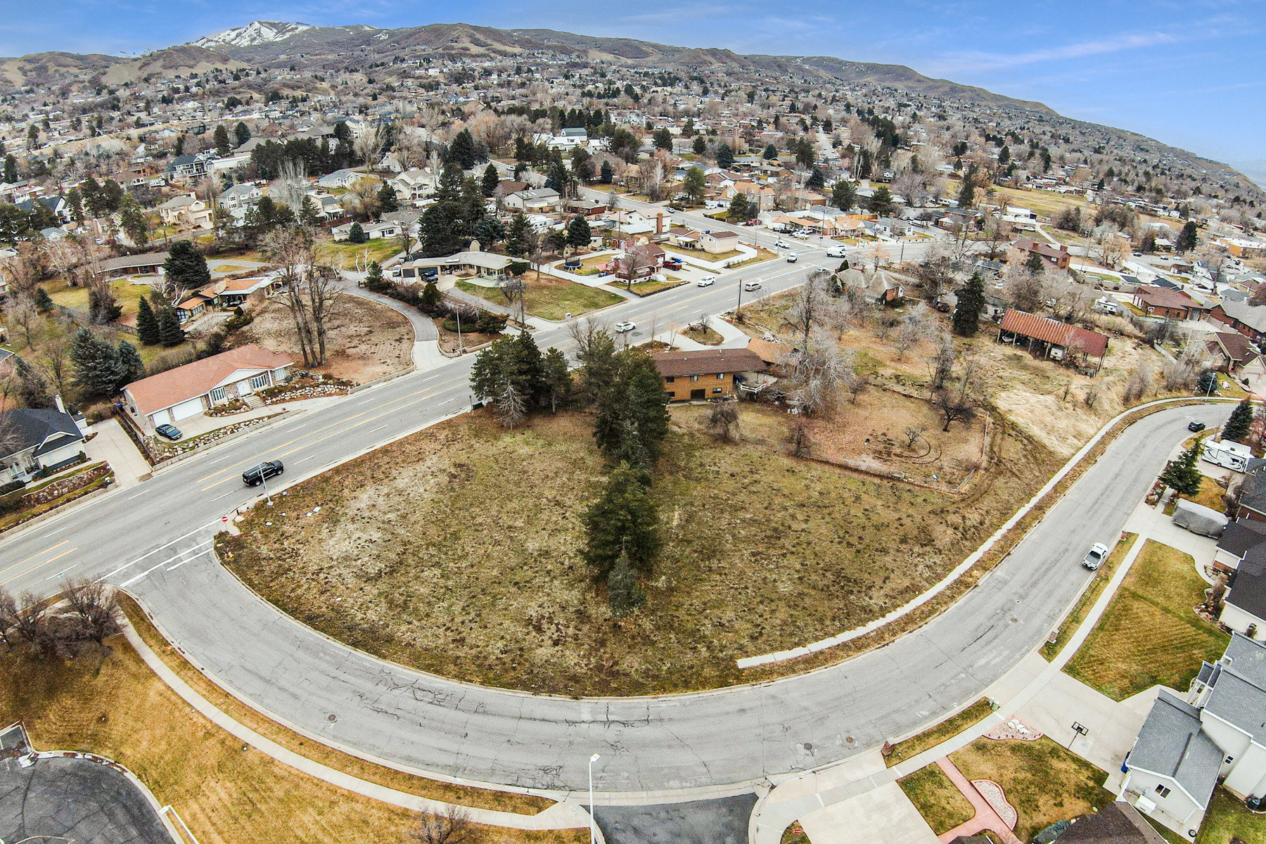 Bird's eye view featuring a mountain view