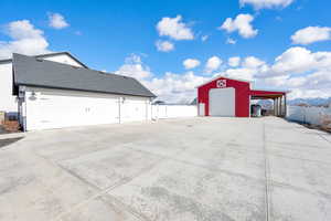 Exterior parking space with the barn, peeking mountain views, and a 3 car garage.