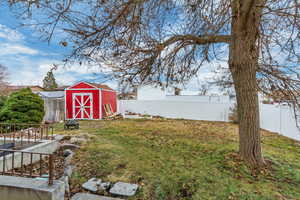 View of yard featuring a storage shed