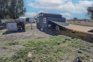 View of yard with an outbuilding