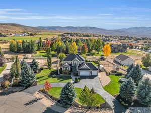 Birds eye view of property featuring a mountain view