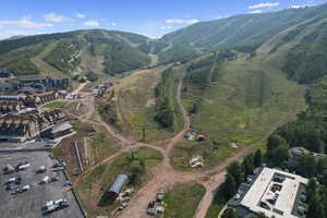 Bird's eye view with a mountain view