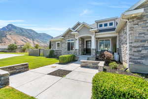 Craftsman house featuring a mountain view and a front lawn