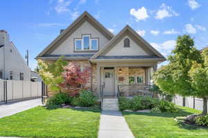 Craftsman house featuring a front yard and covered porch