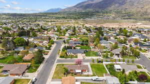 Bird's eye view with a residential view and a mountain view