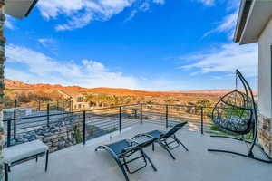 Balcony featuring a mountain view