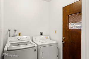 Clothes washing area with independent washer and dryer