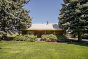 View of front of house featuring a front yard