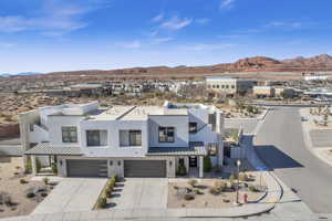 Birds eye view of property featuring a mountain view