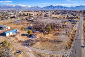 Aerial view with a mountain view