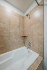 Bathroom with tiled shower / bath