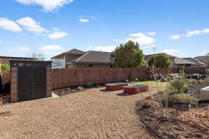 View of yard with a storage shed