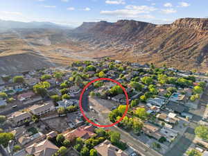 Birds eye view of property featuring a mountain view