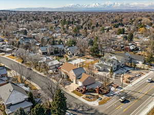 Bird's eye view with a mountain view