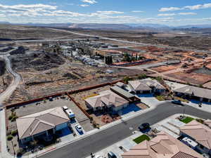 Aerial view with a mountain view