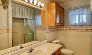 Owner's suite bathroom