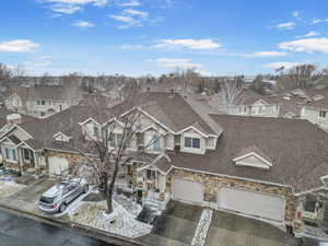 Birds eye view of property