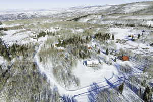 Snowy aerial view featuring a mountain view