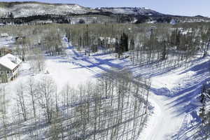 Snowy aerial view featuring a mountain view