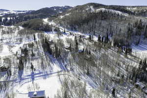 Snowy aerial view with a mountain view