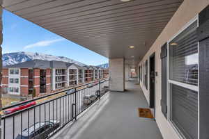 Balcony featuring a mountain view