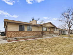 Ranch-style house with a front lawn