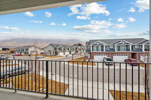 Balcony featuring a mountain view