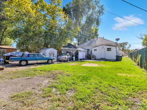 View of yard featuring a shed