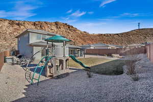 View of play area featuring a mountain view