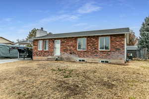 View of front of home featuring a front yard