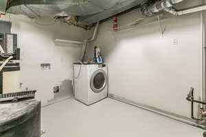 Washroom with washer / clothes dryer