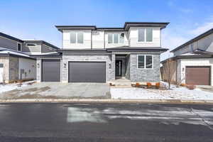 Gorgeous 2-Story Home!