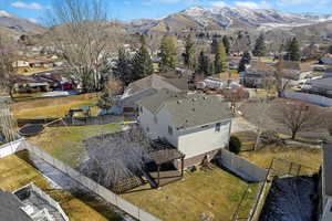 Aerial view with a mountain view