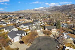 Aerial view with a mountain view