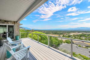 Balcony featuring a mountain view