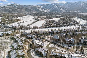 Snowy aerial view with a mountain view