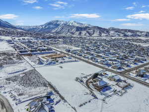 Snowy aerial view with a mountain view