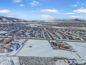 Snowy aerial view with a mountain view