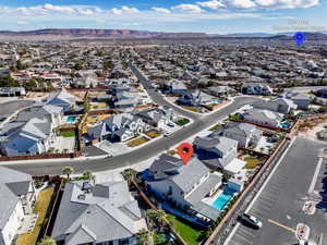 Bird's eye view featuring a residential view and a mountain view