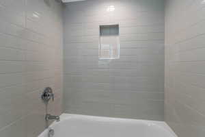 Bathroom featuring tiled shower / bath combo